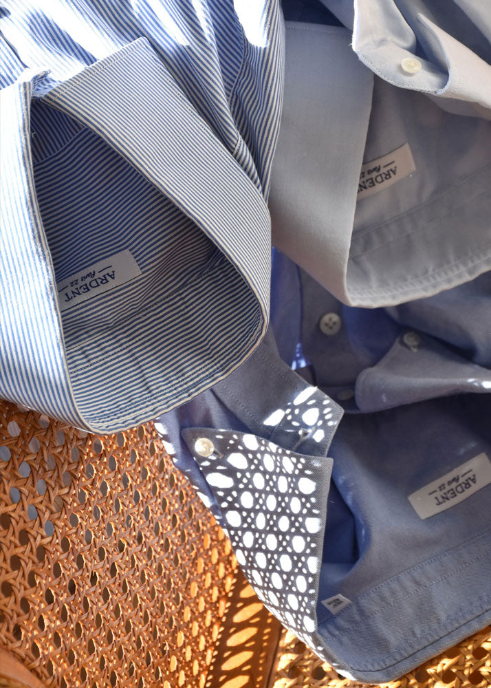 Light blue classic cotton twill chemise by Ardentes Clipei featuring a traditional collar and tailored fit.