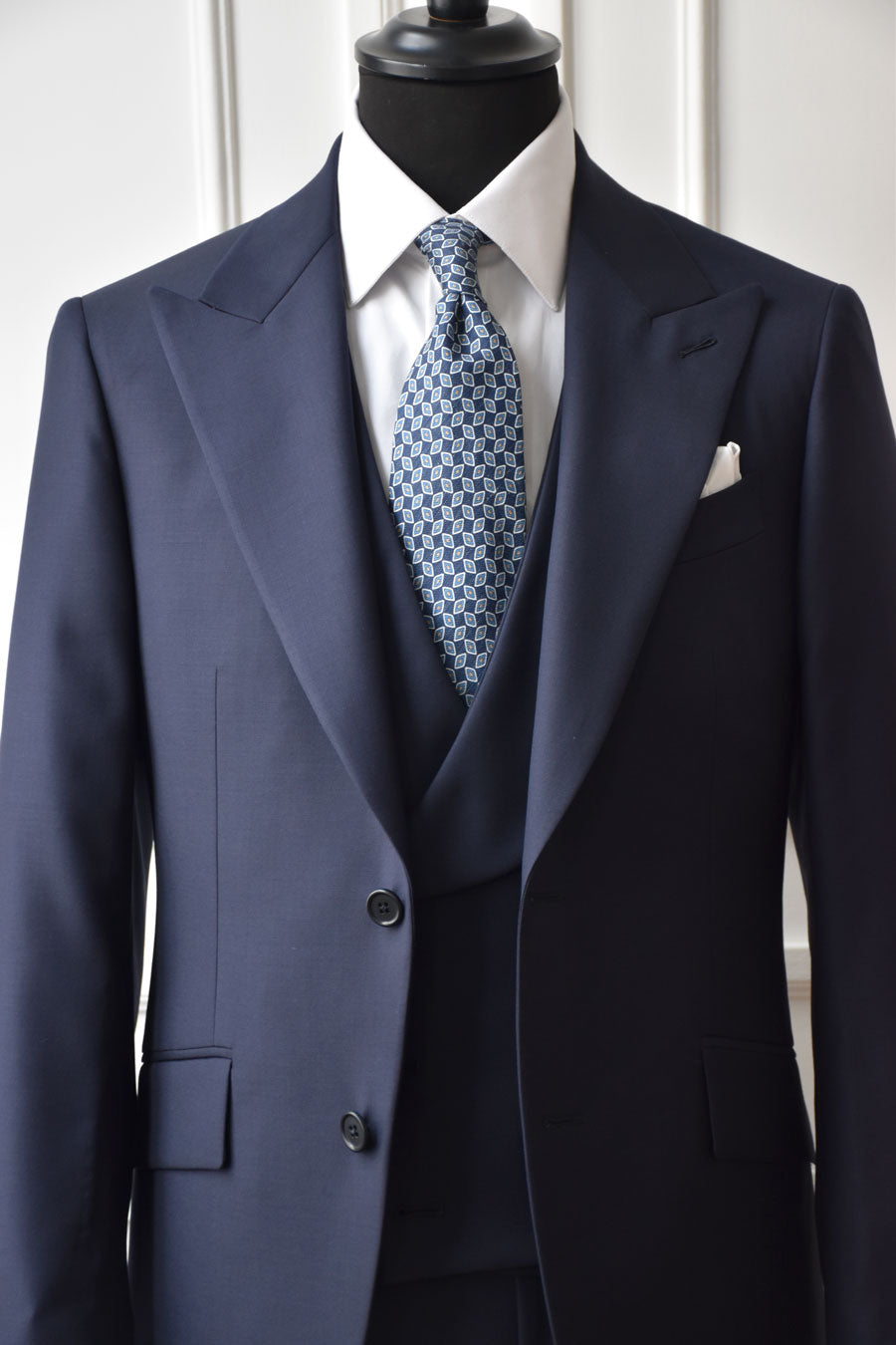 Costume trois pièces homme – veste, pantalon et gilet sur mesure – Ardentes Clipei Paris
