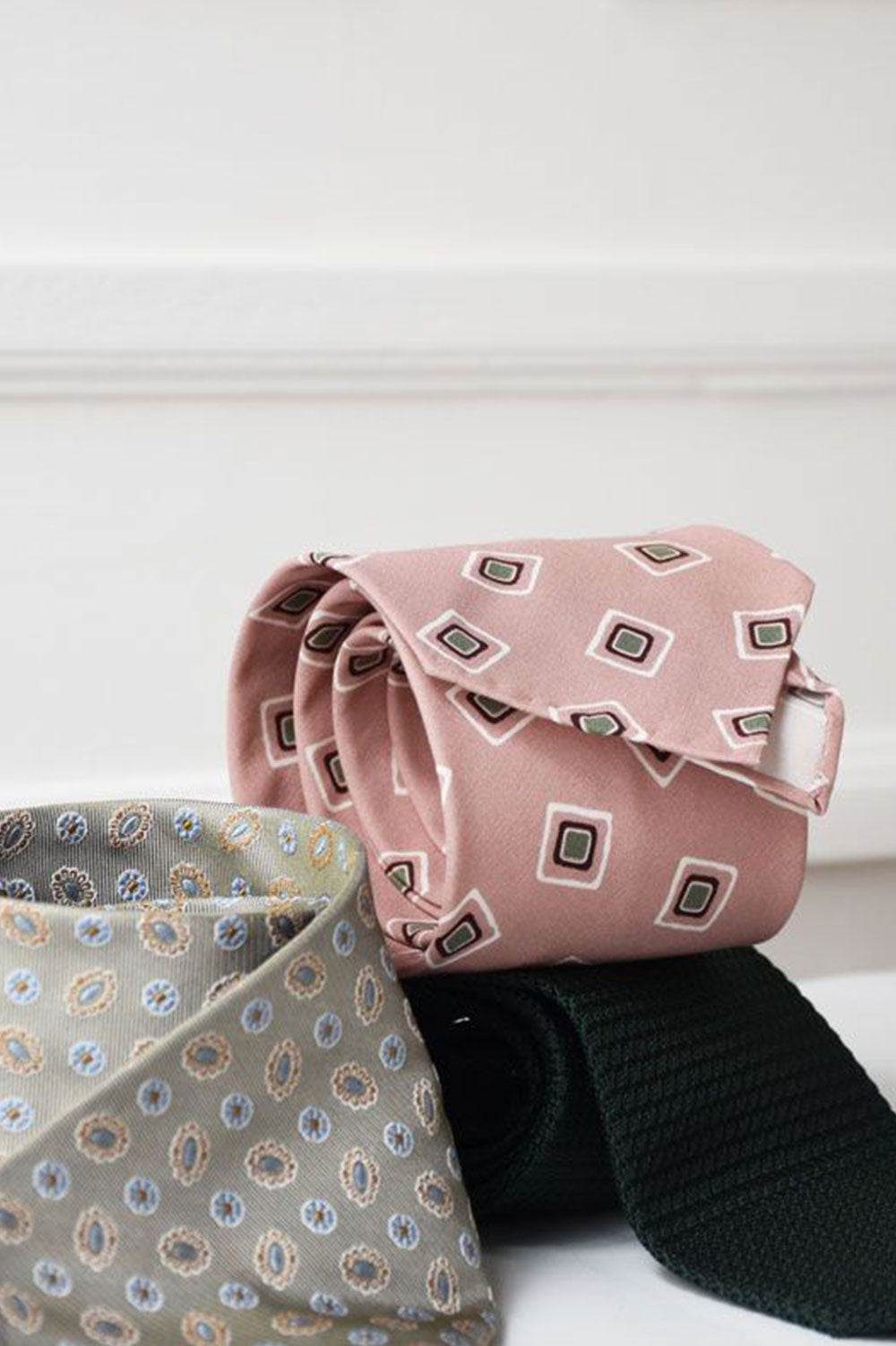 Pink geometric pattern silk and cotton tie by Ardentes Clipei, showcasing a stylish and intricate design.
