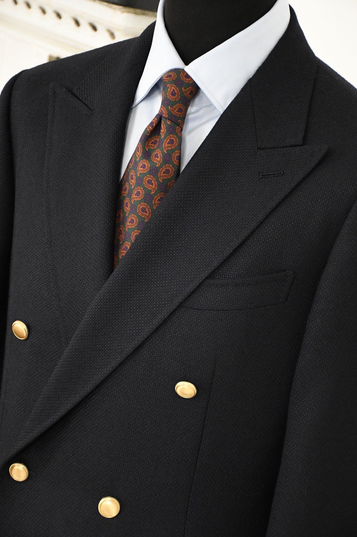 Green paisley tie by Ardentes Clipei featuring a rust-colored paisley pattern on smooth fabric.