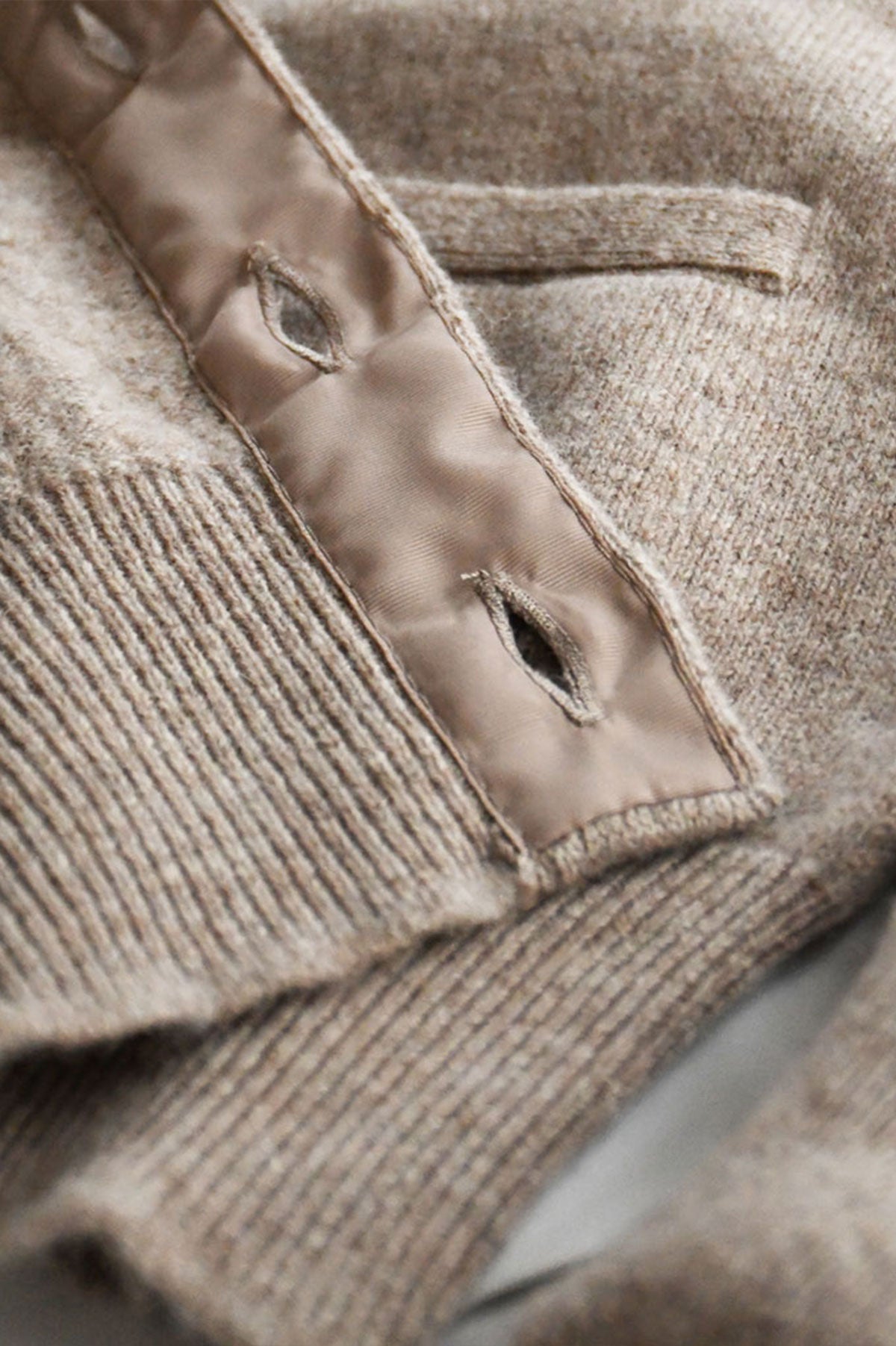 Beige Mélangé Laine d'Agneau Ardentes Clipei Maille Cardigan, lightweight knit sweater for women.