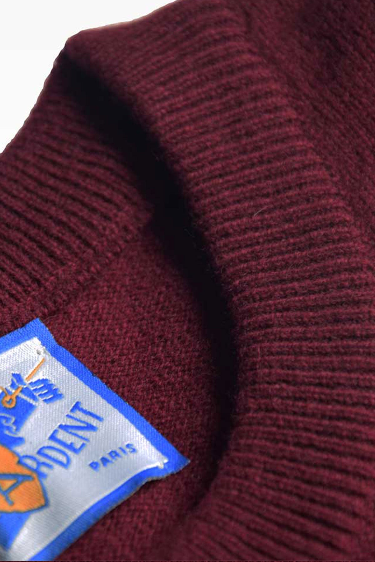 Red wool crew neck sweater by Ardentes Clipei, featuring a classic round collar and soft lamb’s wool material.