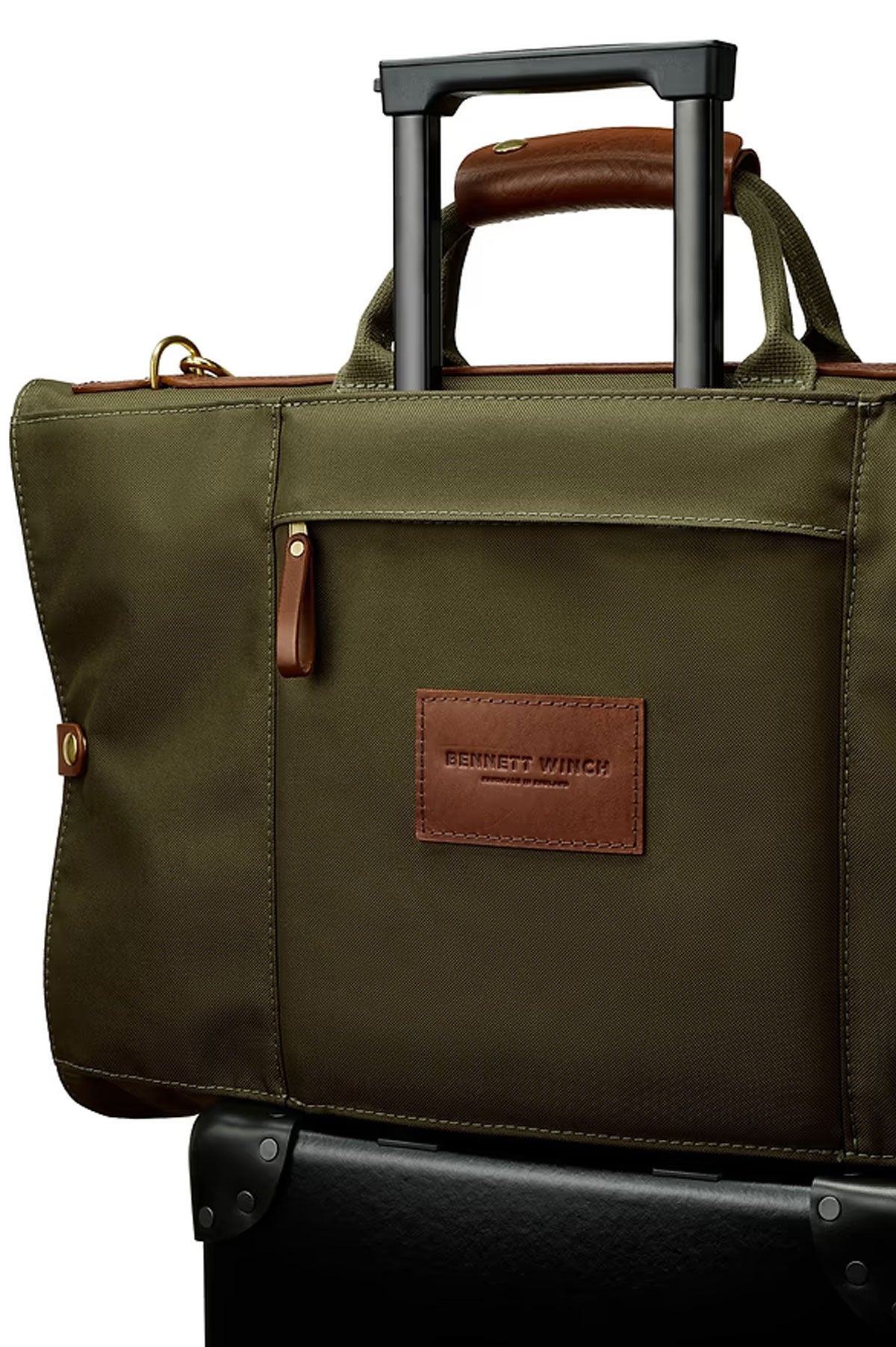 Olive green trifold porte-costume by Bennett Winch, made of premium leather, with multiple compartments for organizing suits and accessories.