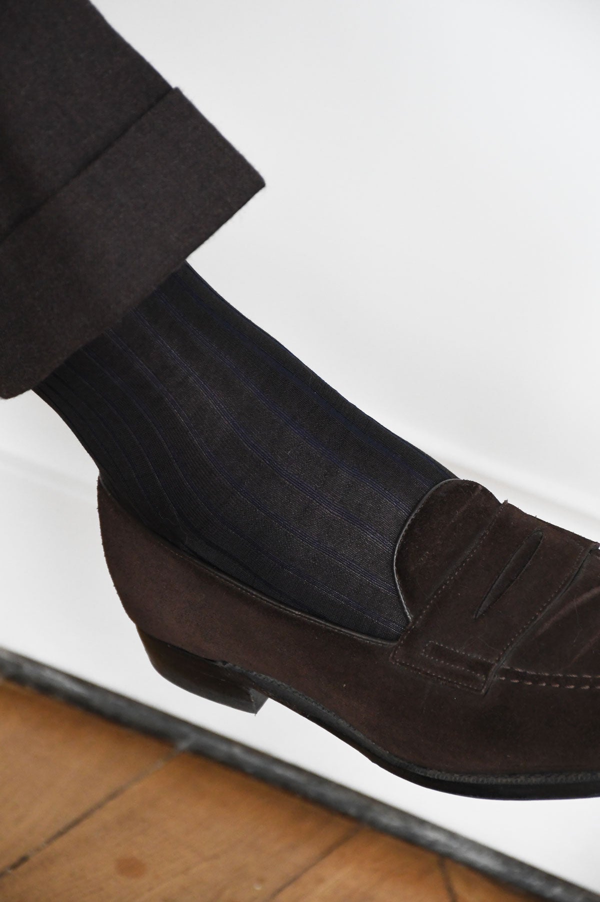 Pair of Ardentes Clipei brown and navy striped mi-bas stockings, showing the ribbed texture and stylish design.
