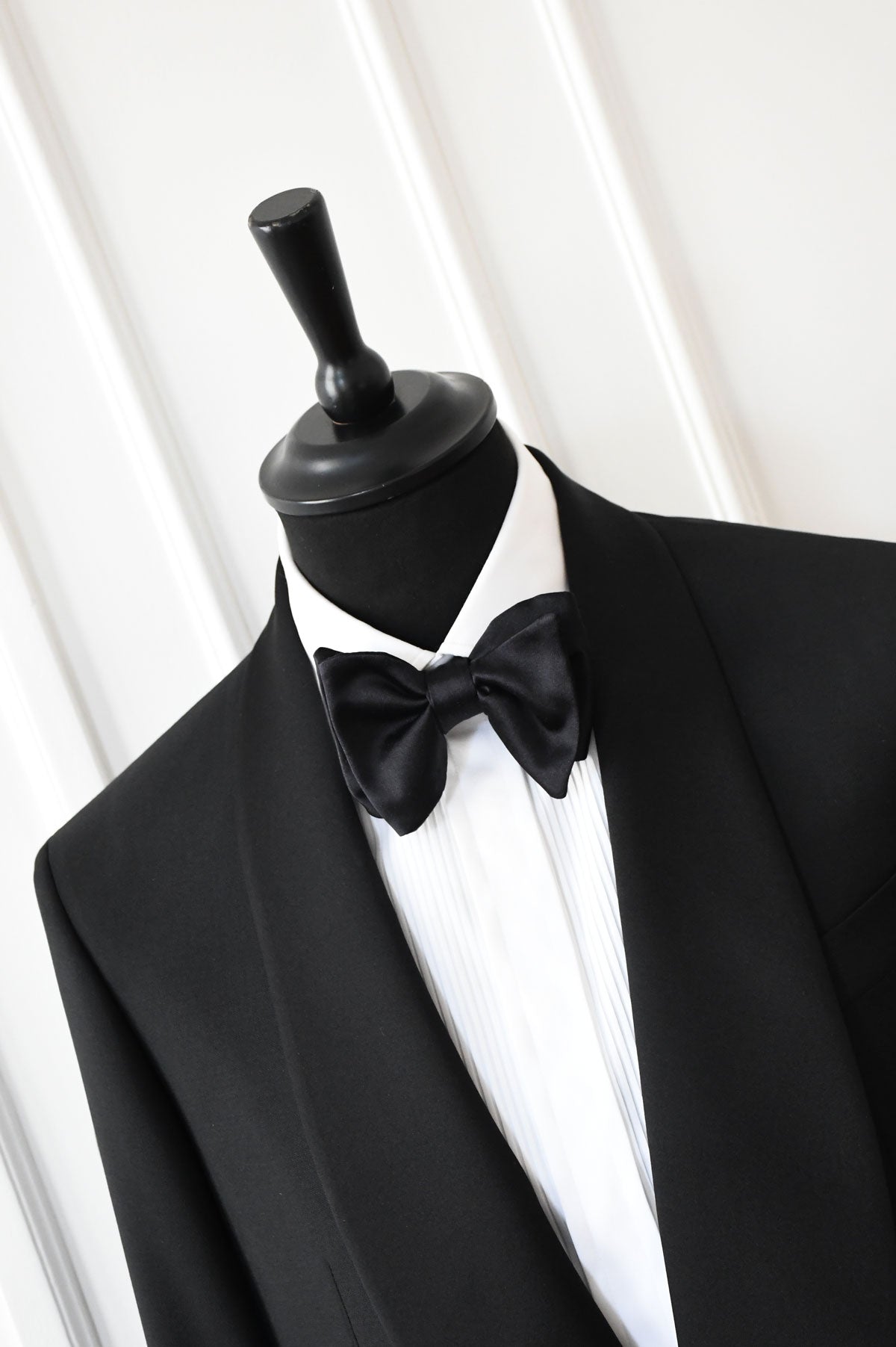 Large black silk satin bow tie from Ardentes Clipei, showcasing a sleek, elegant design for formal occasions.