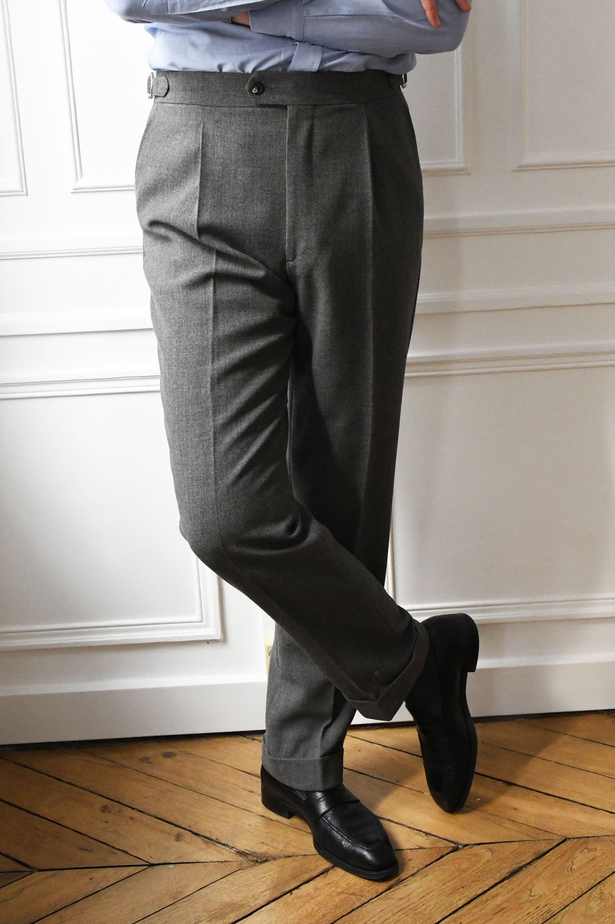 Gray Ardentes Clipei Pantalon Ardent in toile de laine fabric, stylish and comfortable men's trousers.