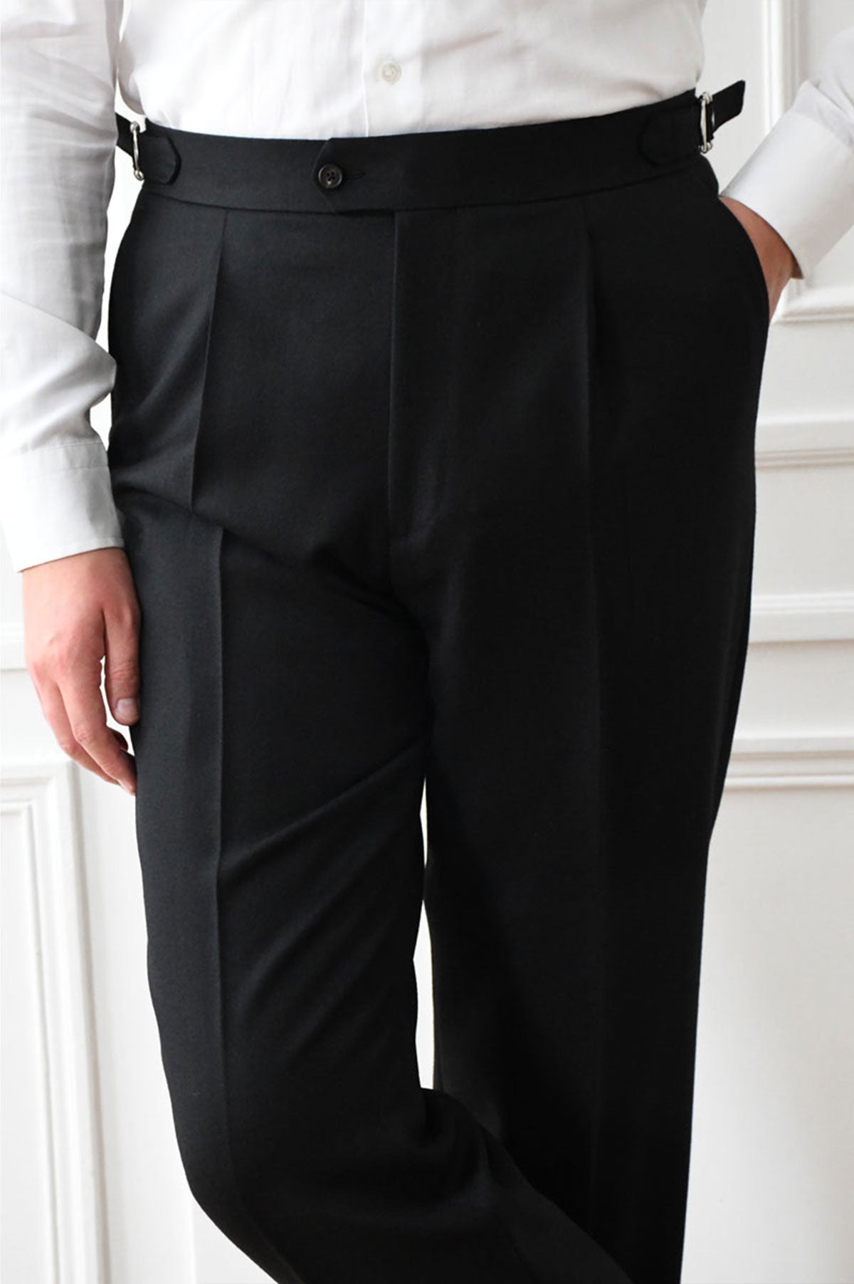 Black Ardentes Clipei Cavalry Twill pants with a tailored fit, shown on a model against a neutral background.