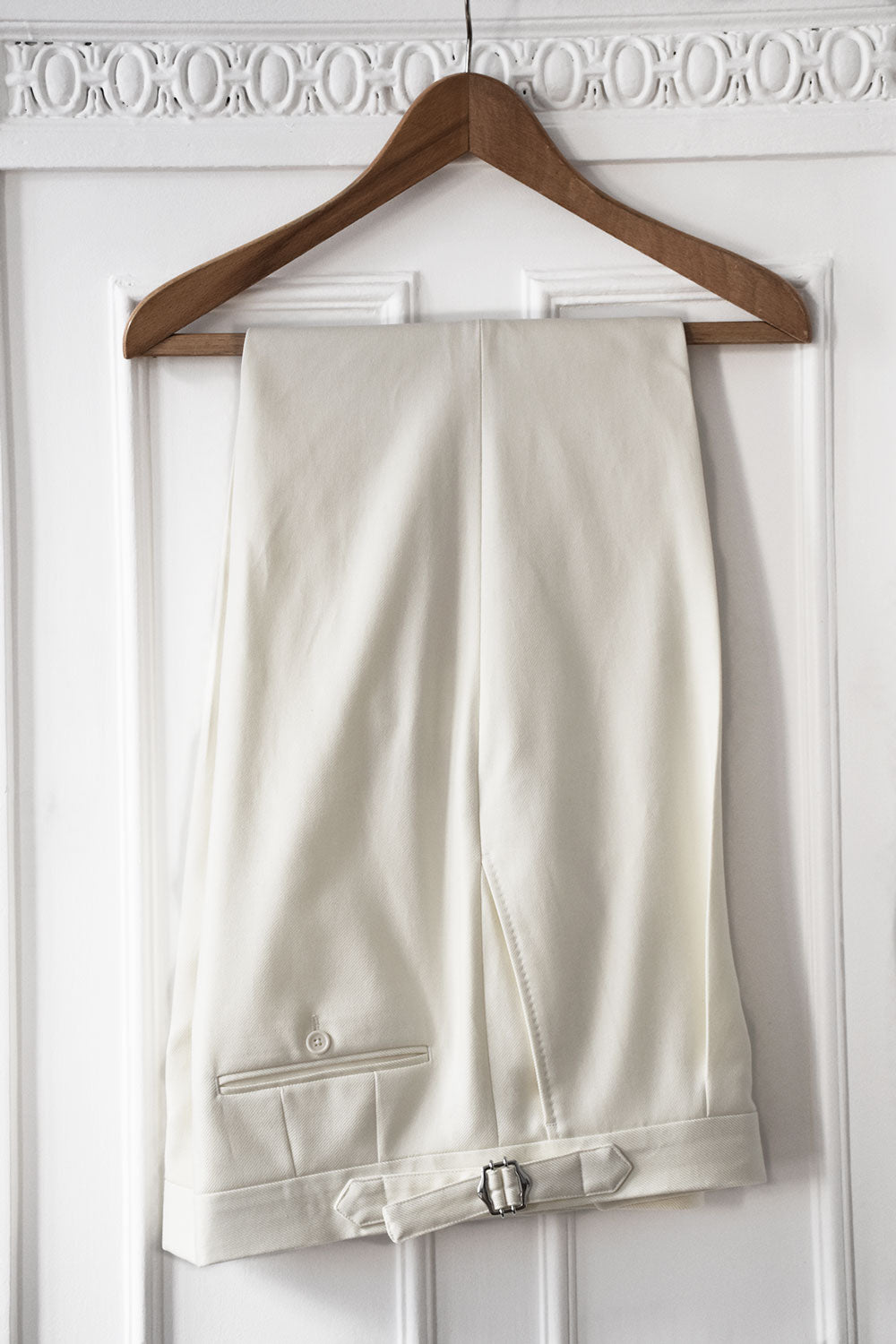 Ardentes Clipei Pantalon Ardent Blanc Crème en laine et coton, casual style, shown in a relaxed fit image.