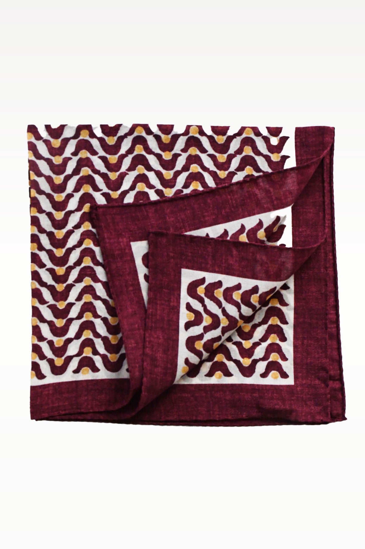 Ardentes Clipei Bordeaux motif vague pochette with abstract pattern, elegant accessory for evening or formal wear.