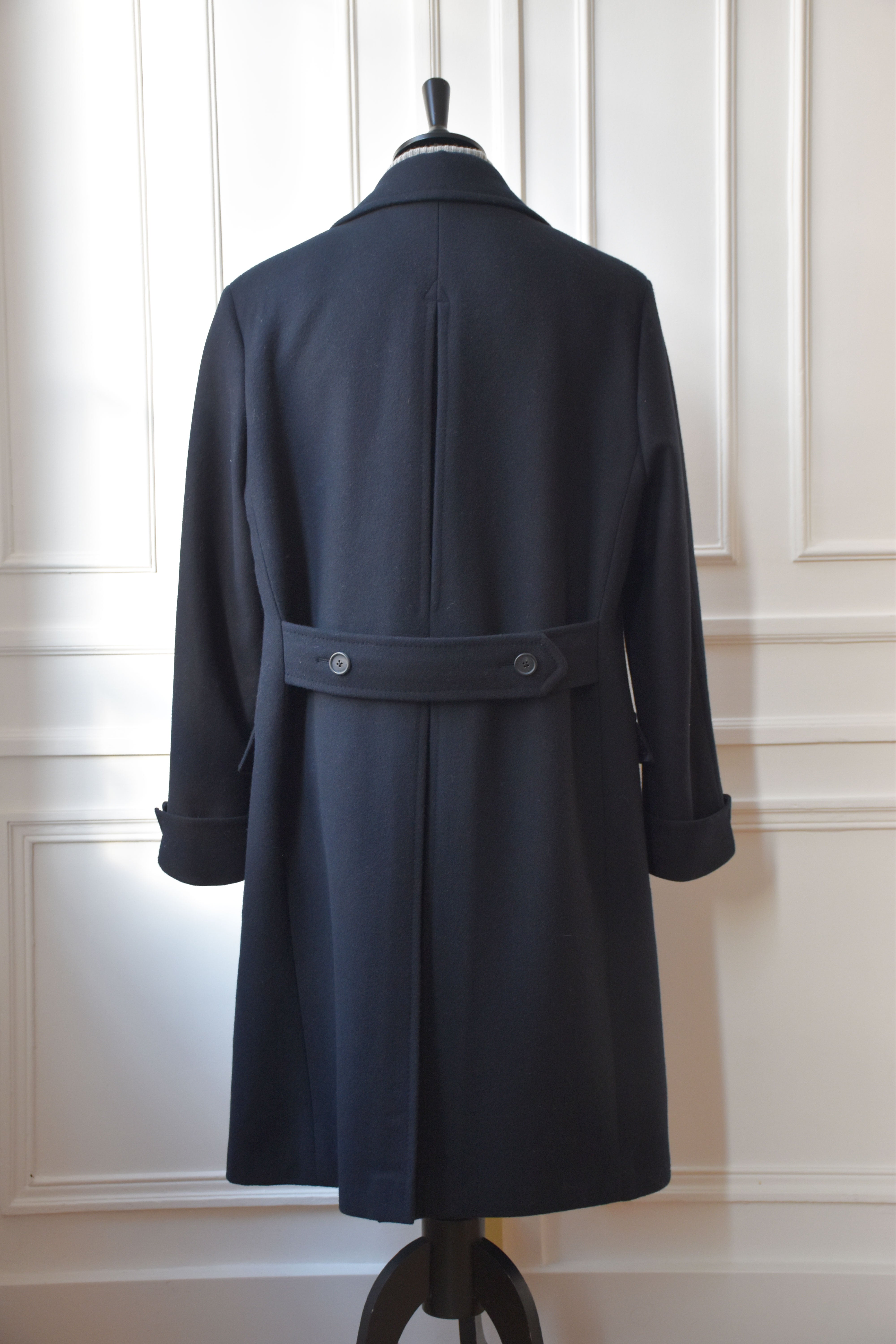 Blue Ardentes Clipei Ulster coat with tailored fit, featuring a crossed front design and made of high-quality wool fabric.