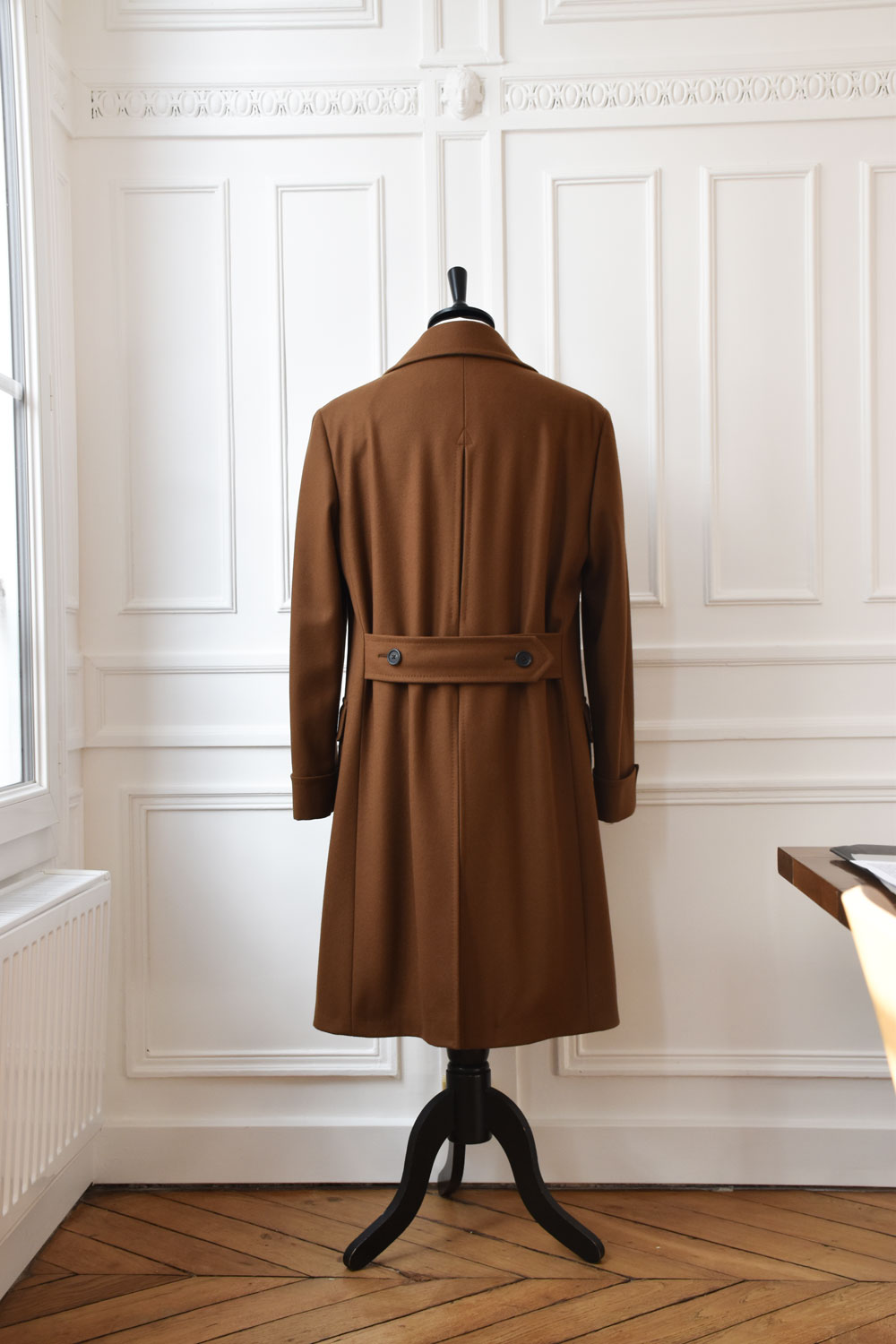 Ardentes Clipei tailored Ulster coat in luxurious Loro Piana wool drape, stylish Veste with classic design and premium fabric.