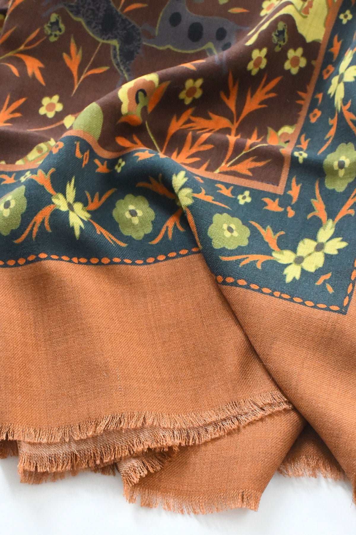 Écharpe orange vert à motifs chasseur mongol – Ardentes Clipei