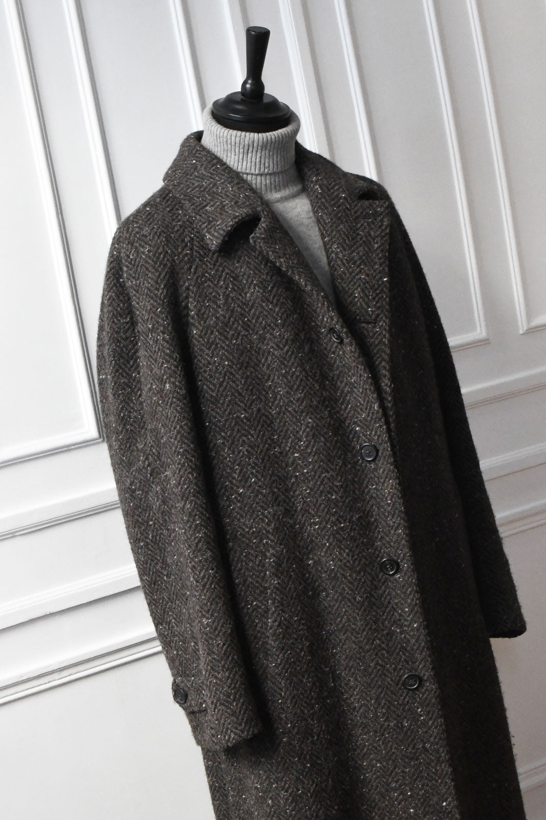 manteau raglan pour homme Ardentes Clipei en tweed à chevrons marron, fabriqué en Italie.