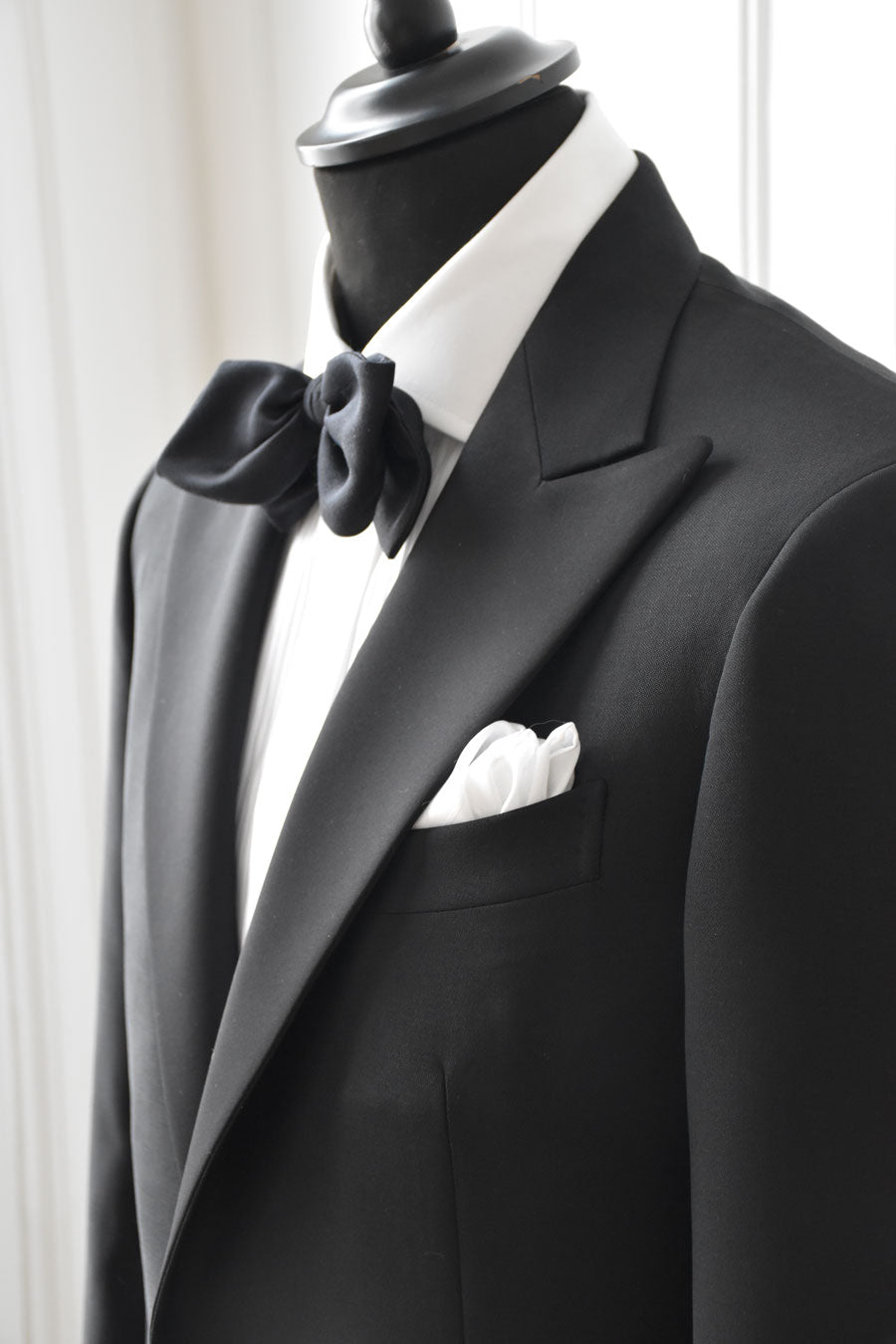 White smoking chemise with plastron by Ardentes Clipei, featuring elegant tailored design and classic collar detail.