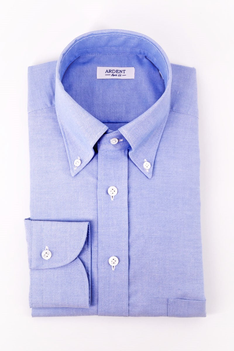 Light blue Oxford chemise with button-down collar by Ardentes Clipei, featuring a classic fit and detailed stitching.
