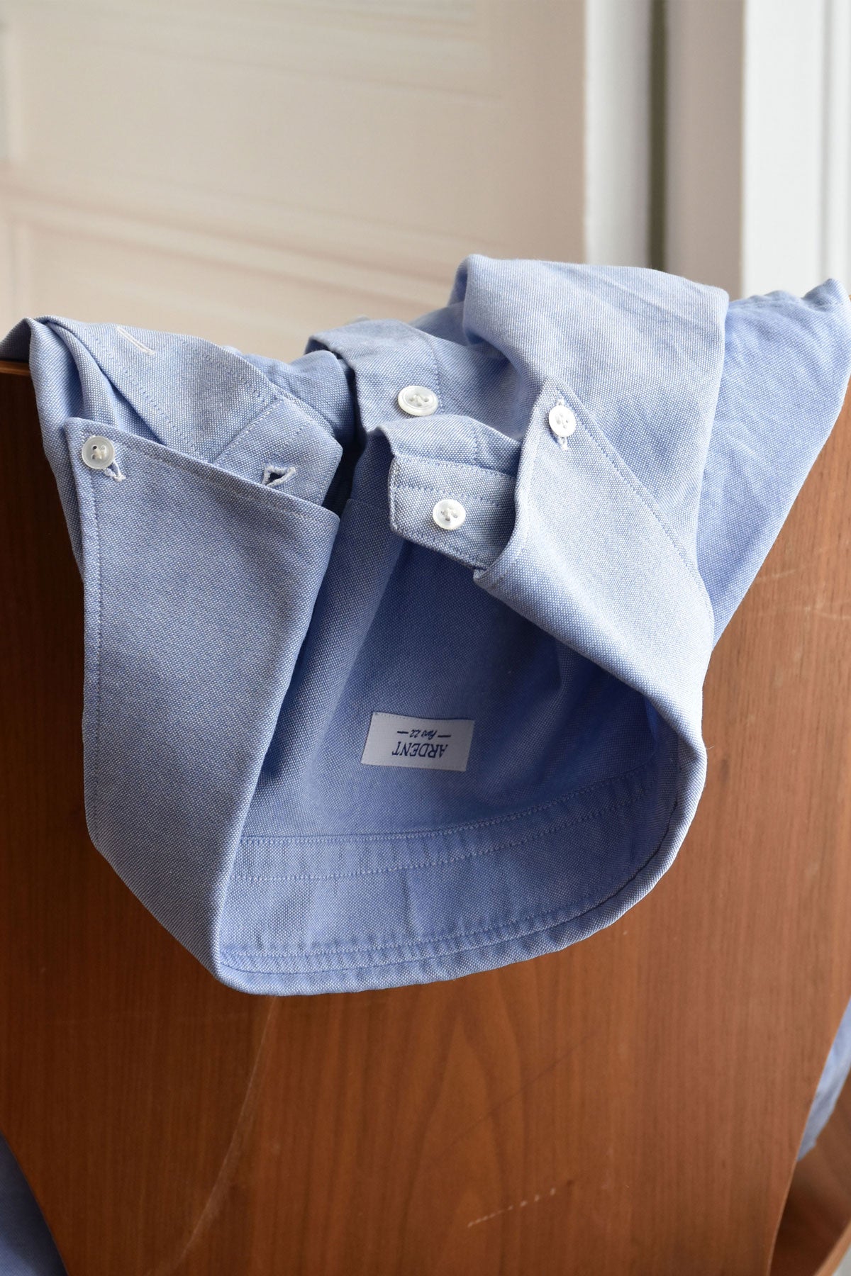 Light blue Oxford chemise with button-down collar by Ardentes Clipei, close-up of fabric and classic fit.