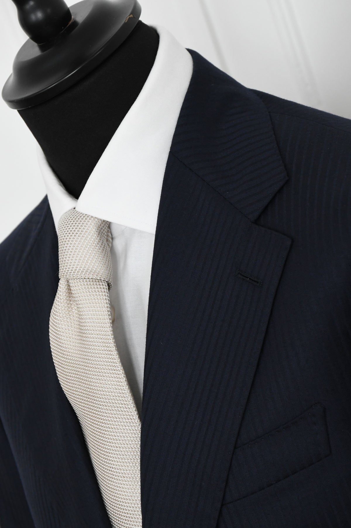 Beige crème silk grenadine tie by Ardentes Clipei, double-layered, with a classic textured pattern for formal or stylish wear.
