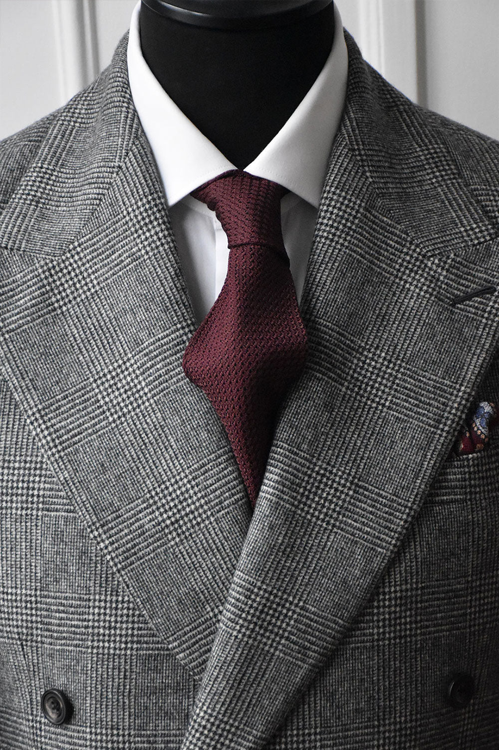 Bordeaux silk grenadine tie by Ardentes Clipei, double-layered, with a smooth, elegant texture and classic style.