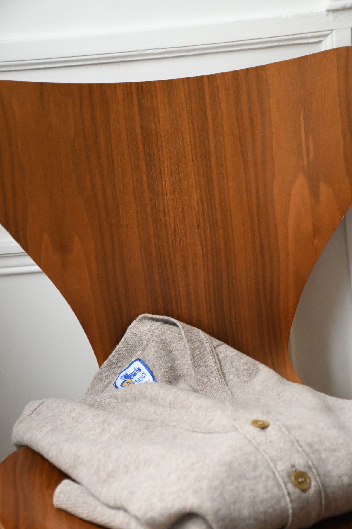 Beige Mélangé Laine d'Agneau Maille Cardigan by Ardentes Clipei, lightweight and cozy for casual wear.
