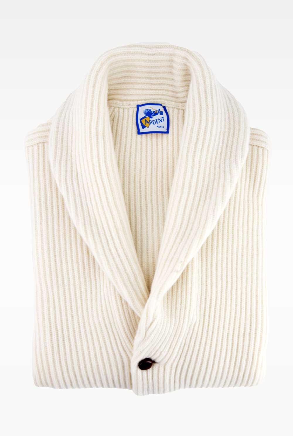 Cream Ardent Col Châle cardigan in soft knit from Ardentes Clipei, showcasing a cozy, stylish wrap-around design.