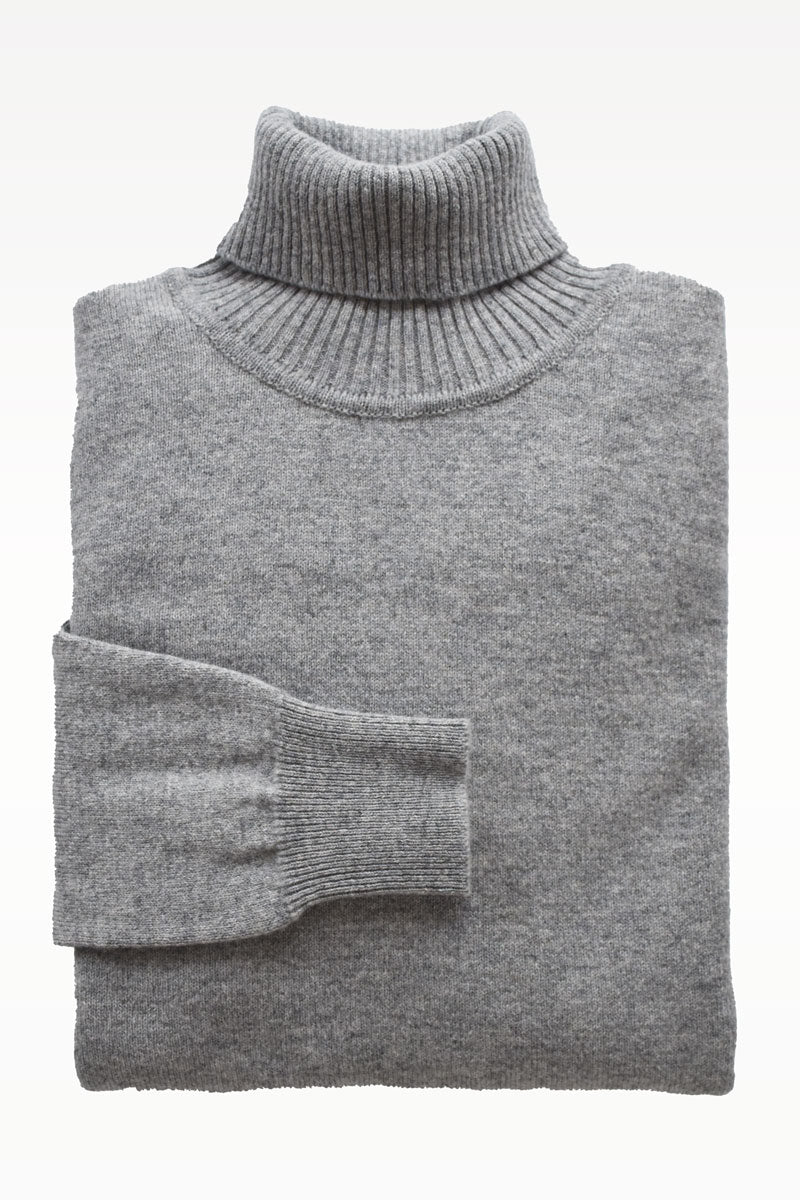 Gray wool turtleneck sweater by Ardentes Clipei, featuring a cozy knit collar and soft lamb’s wool fabric.