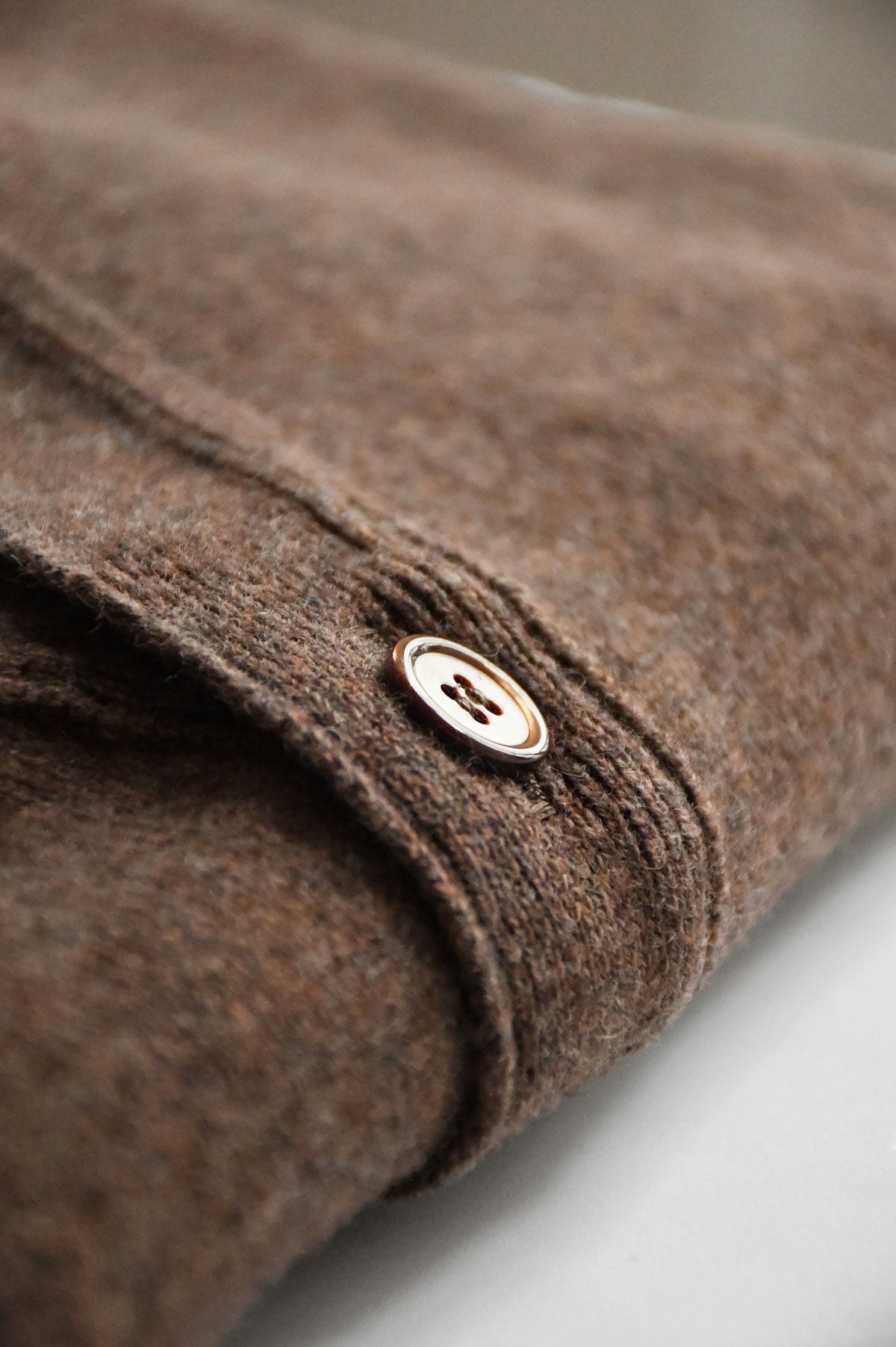 Ardent Ardentes Clipei brown mixed wool cardigan, XS size, soft knit maille with a cozy, textured appearance.