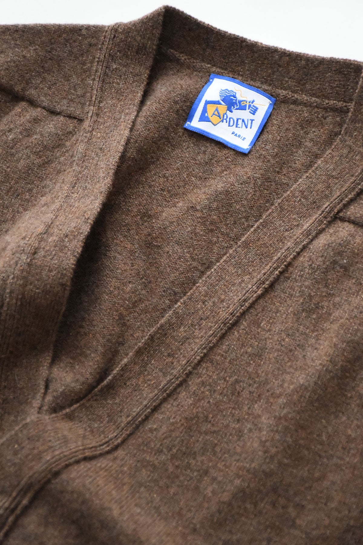 Light brown mixed wool cardigan by Ardentes Clipei, featuring a cozy knit texture and a classic fit for stylish comfort.