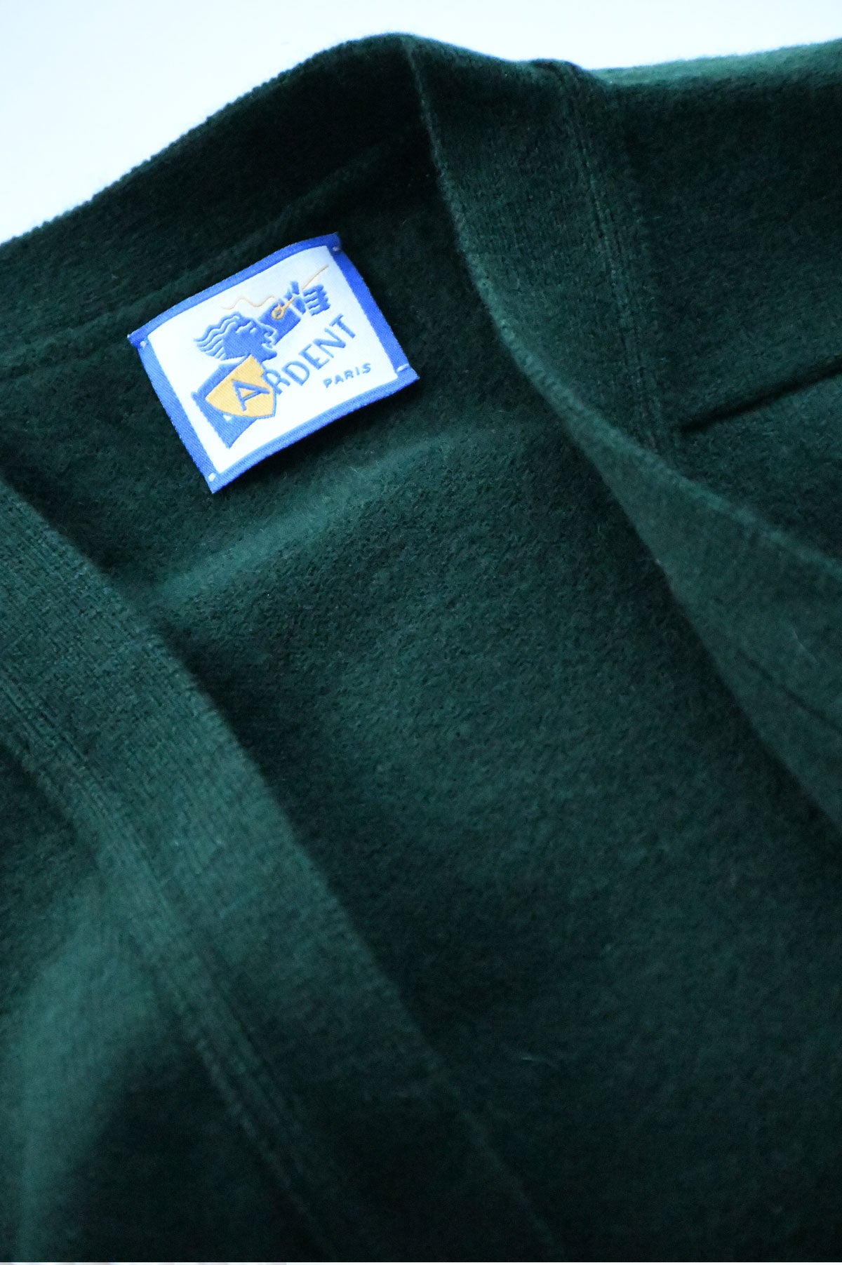 Light green wool cardigan from Ardentes Clipei, featuring a cozy knit design and a classic fit.