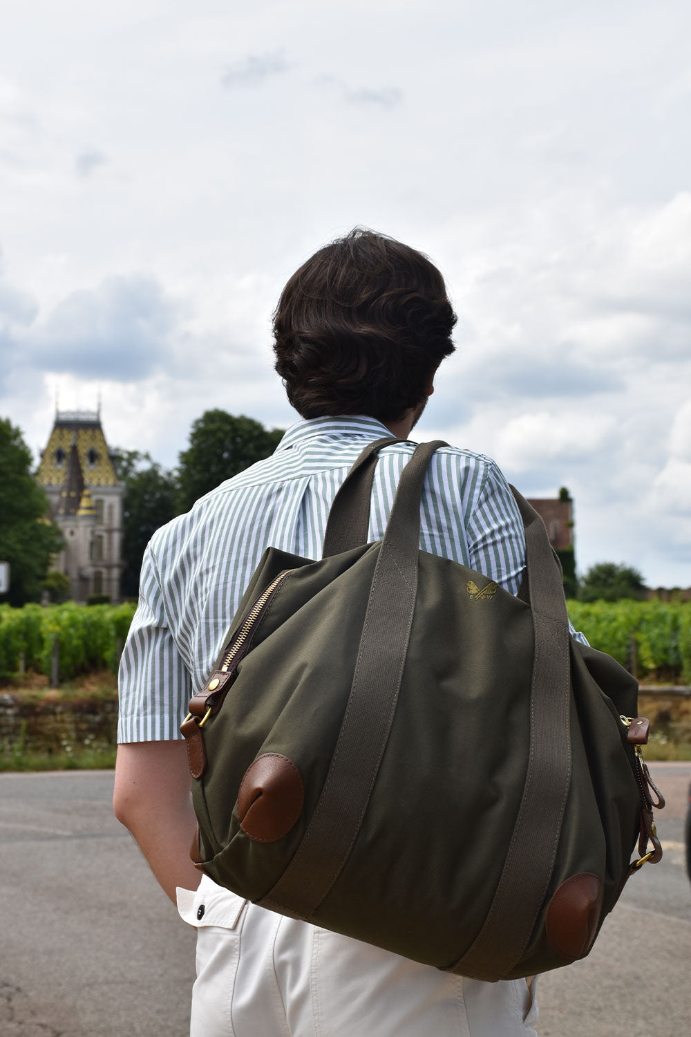 Olive green Bennett Winch Cargo Small leather bag by Ardentes Clipei, featuring compact design and durable maroquinerie craftsmanship.