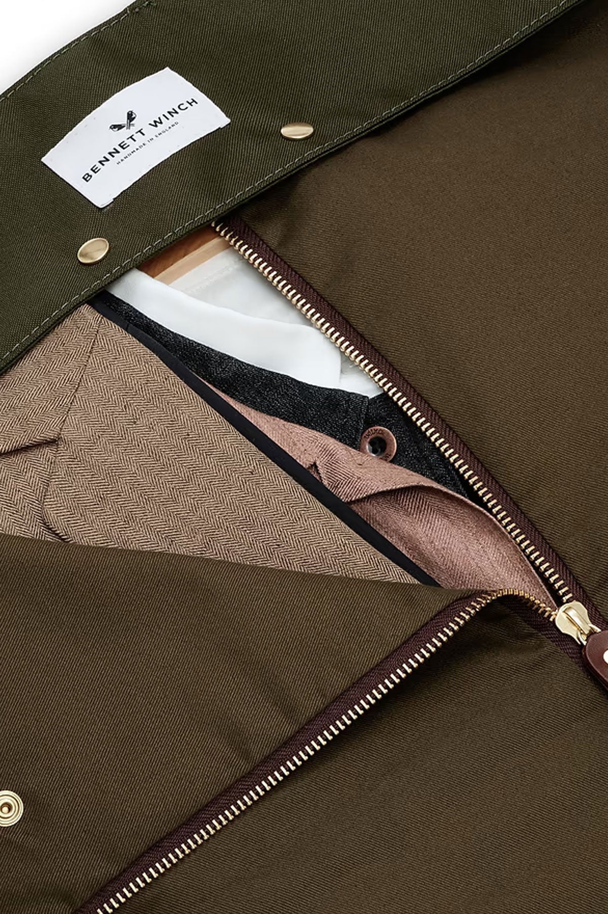 Olive green trifold porte-costume by Bennett Winch, made of premium leather, with multiple compartments for organizing clothing accessories.