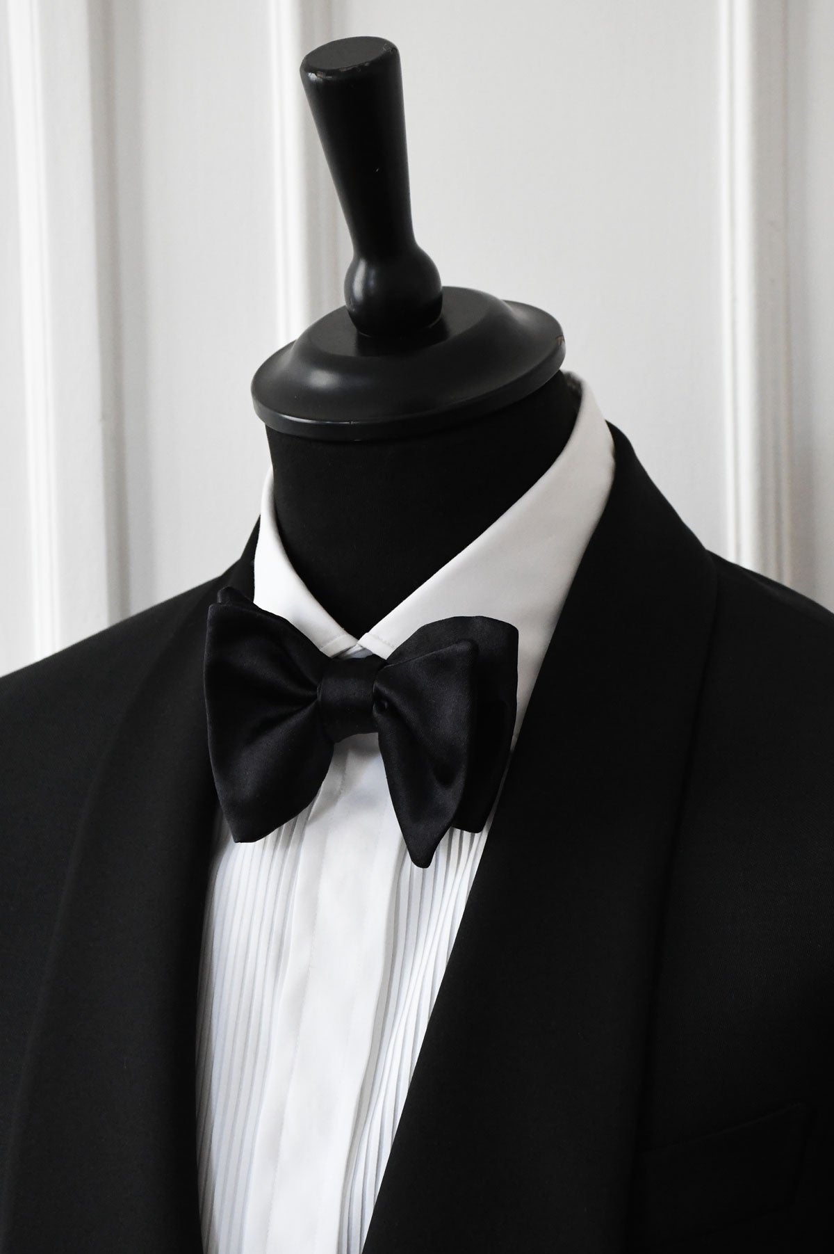 Large black silk satin bow tie by Ardentes Clipei, featuring a sleek, elegant design for formal occasions.
