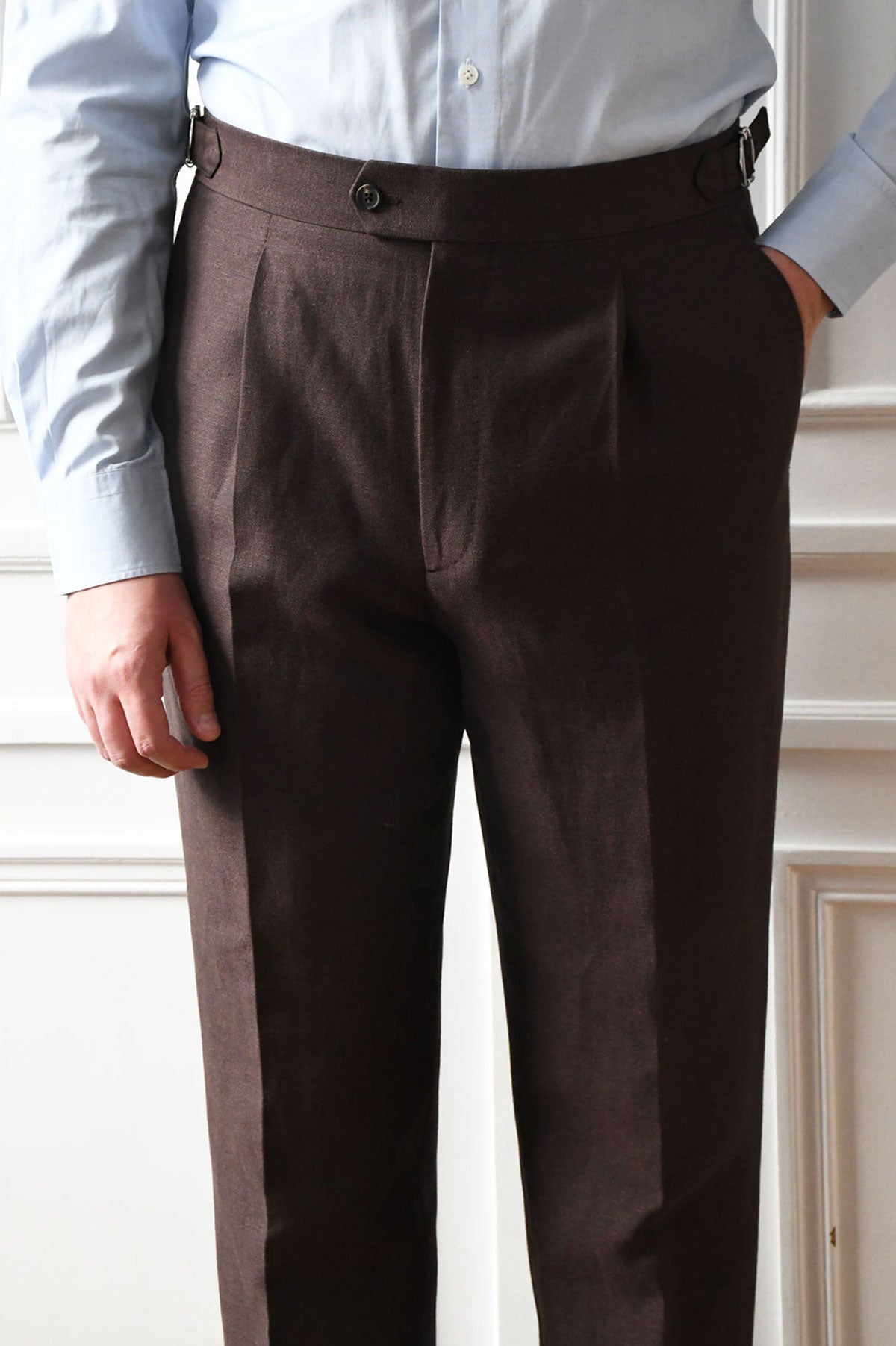 Pair of Ardentes Clipei Pantalons in warm brown linen and wool blend, featuring a tailored fit and classic style.
