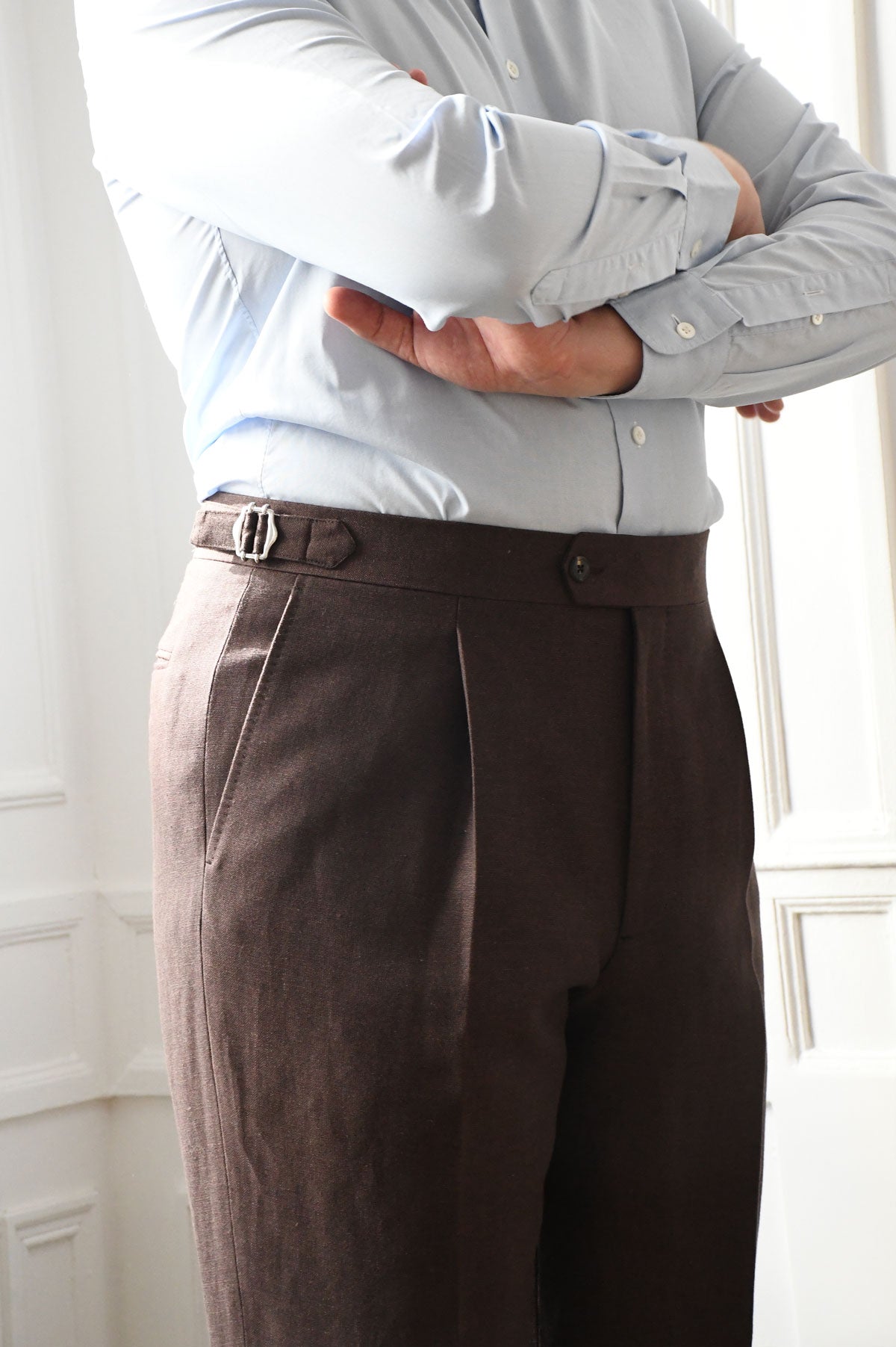 Ardentes Clipei Pantalon Ardent Lin Laine Fresco Maison Hellard in warm brown, casual fit, made of soft wool fabric.