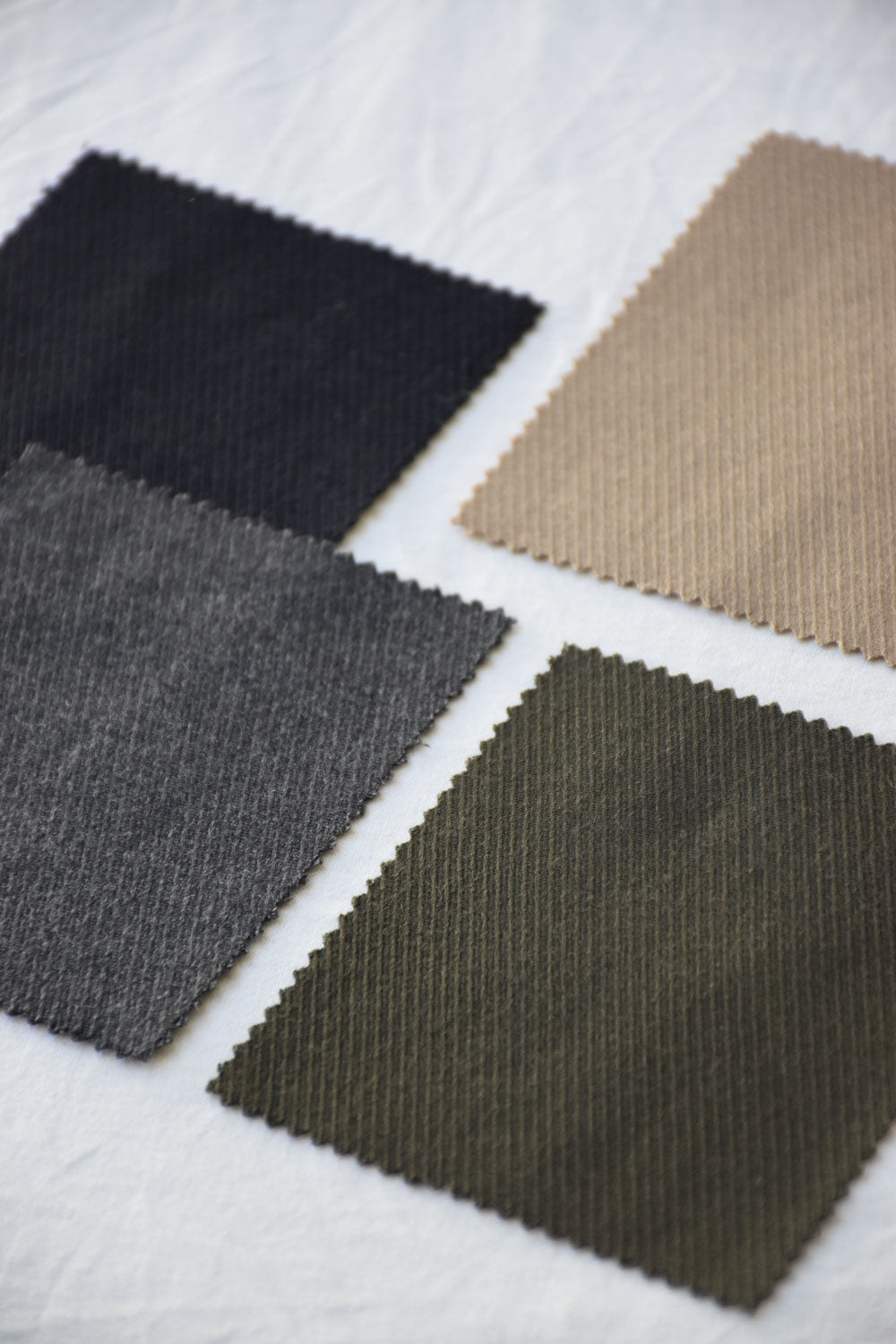Ardentes Clipei Cavalry Twill Pantalon in kaki, casual men's trousers with a comfortable fit and durable fabric.