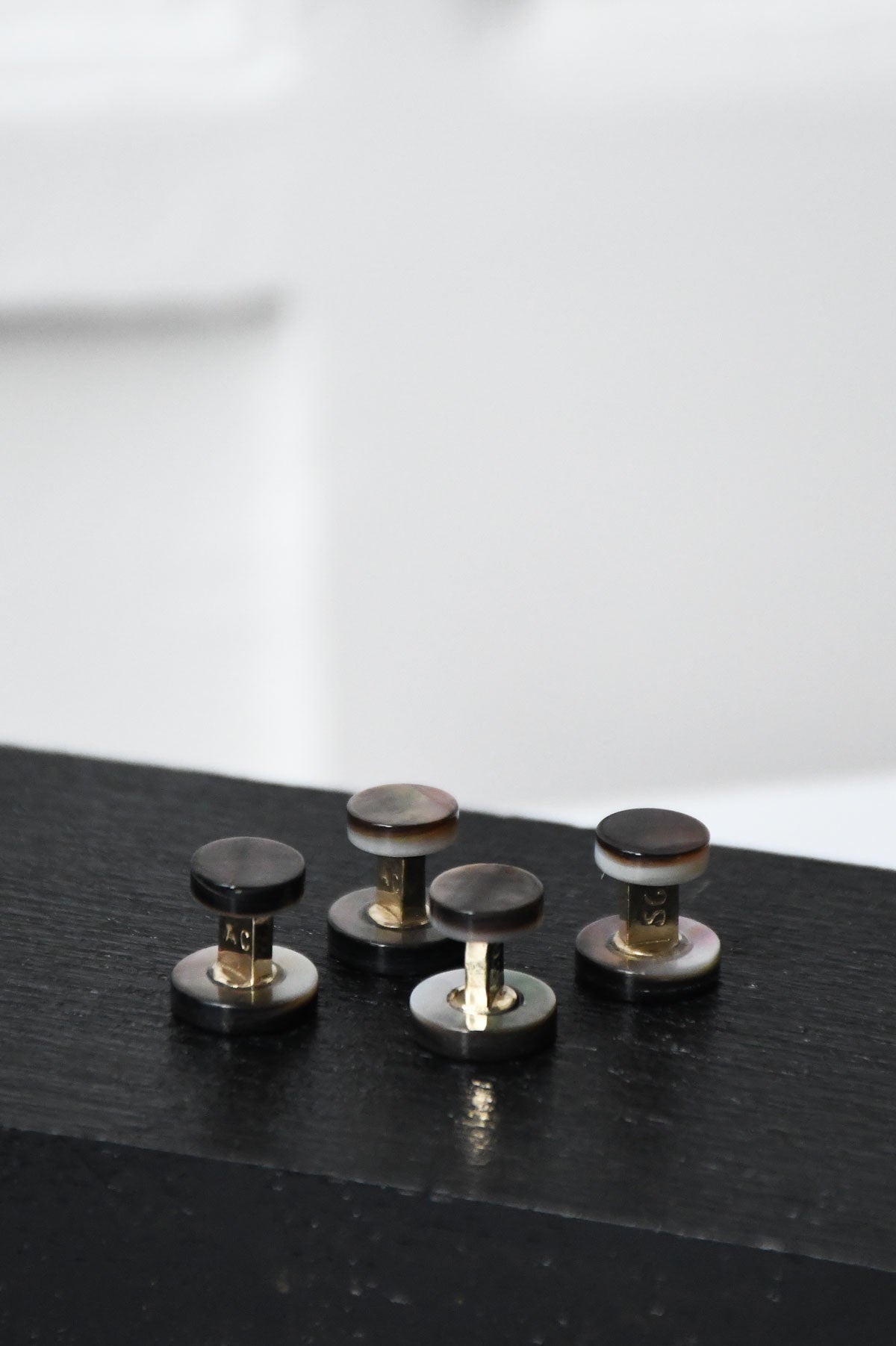 Gray nacre stud earrings by Ardentes Clipei, featuring elegant and minimalist design from Samuel Gassmann x Ardentes Clipei collection.