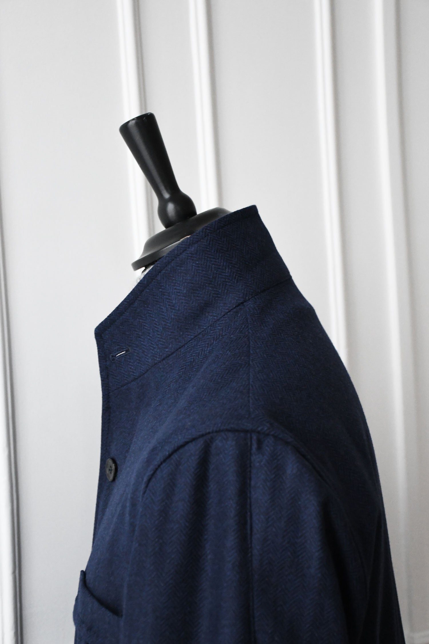 Blue navy Veste Teba Ardent by Ardentes Clipei with chevron pattern, showcasing a stylish and warm outerwear design.