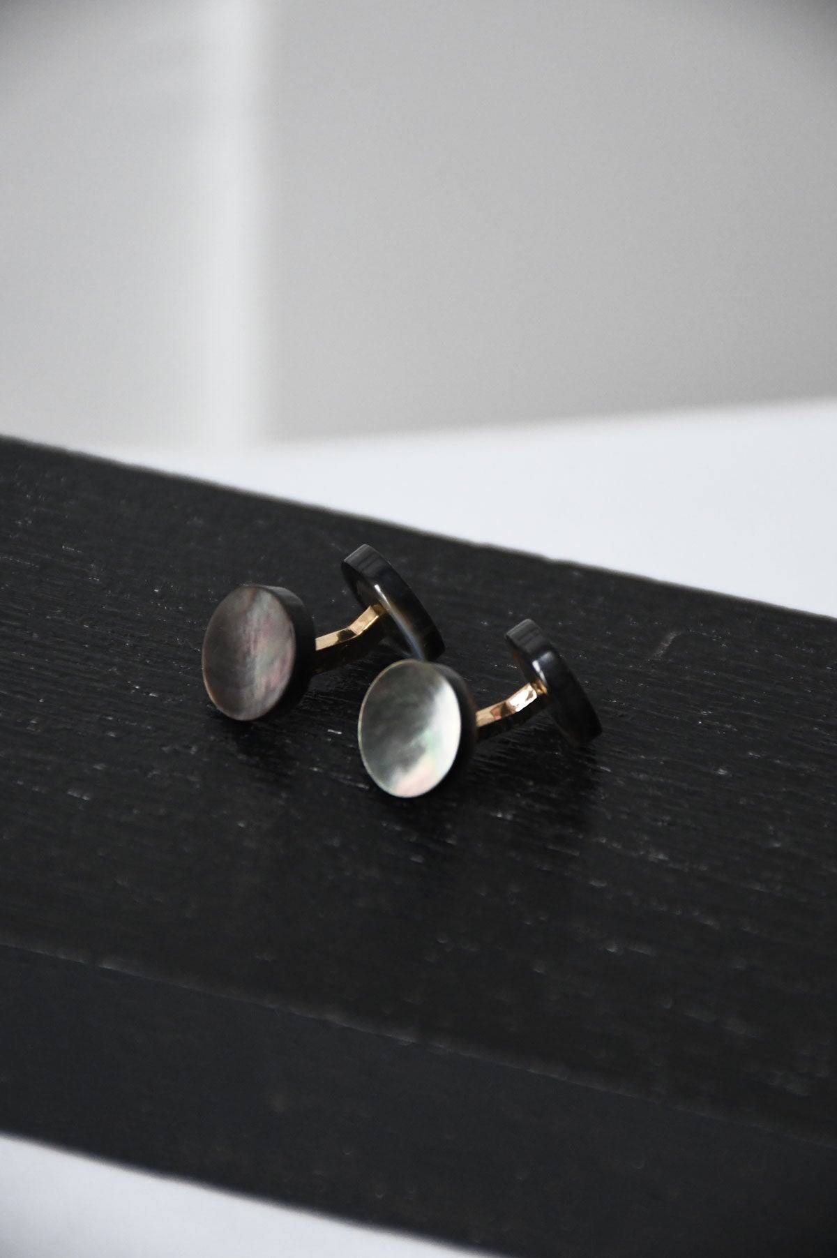 Boutons de manchette nacre grise - Samuel Gassmann x Ardentes Clipei