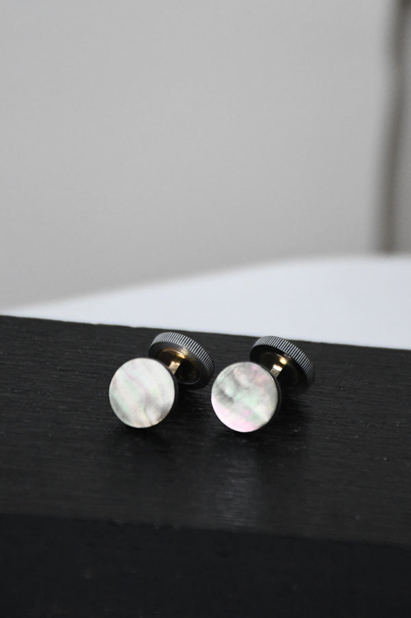 Boutons de manchette Samuel Gassmann nacre – Ardentes Clipei Paris
