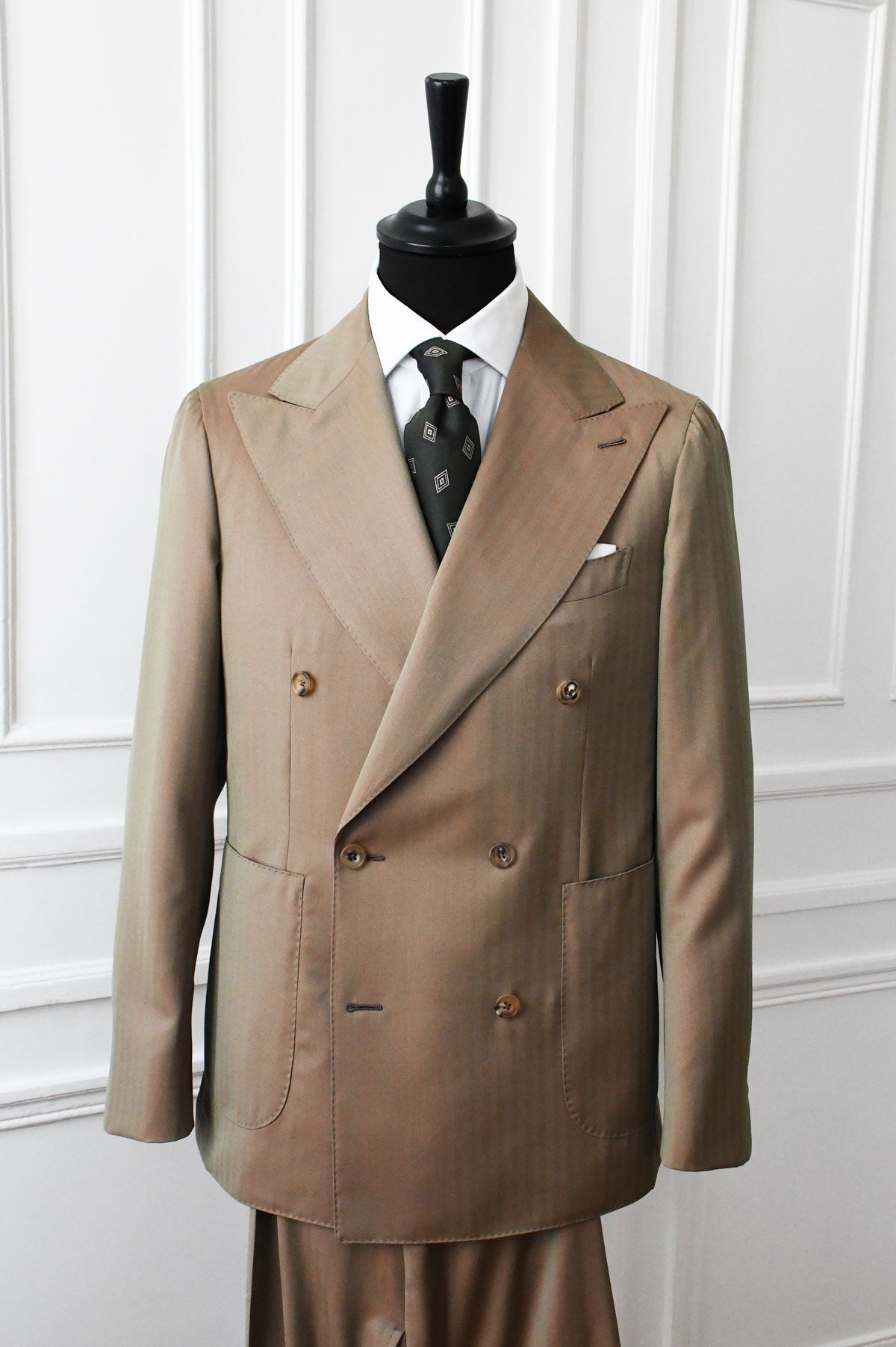 Costume sur mesure en tissu solaro – costume homme été – Ardentes Clipei Paris