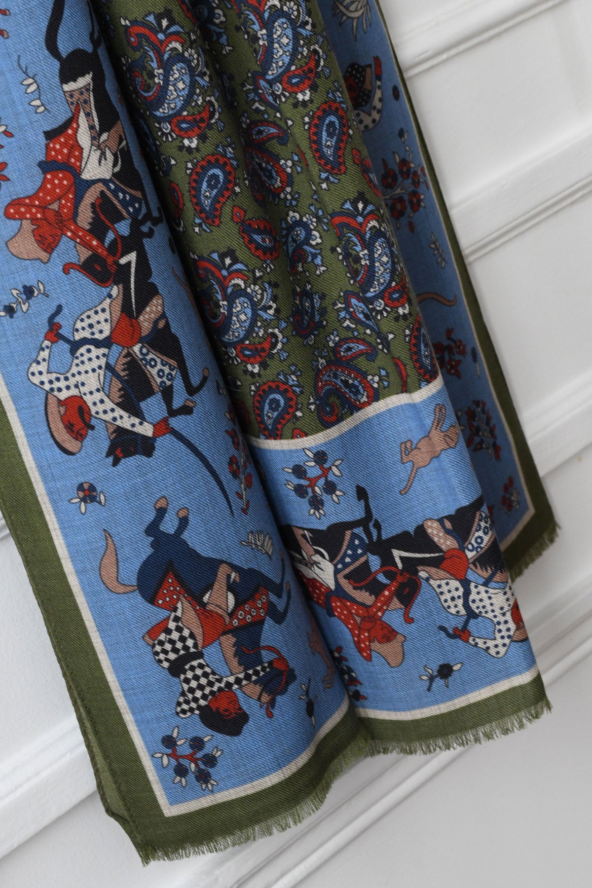 Écharpe Bleu Vert à Motif Chasseur Mongol et Paisley – Ardentes Clipei