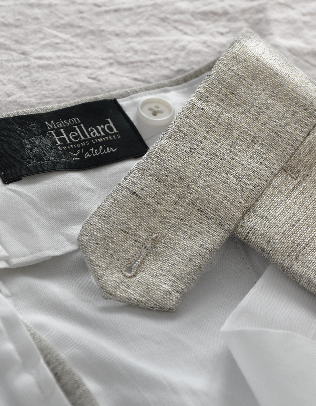 Pantalon fresco lin laine beige Ardent – détail ceinture – Ardentes Clipei
