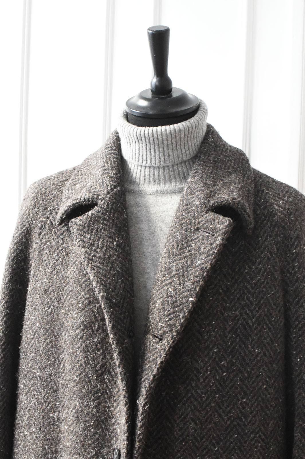 manteau raglan gris pour homme Ardentes Clipei en tweed à chevrons marron, fabriqué en Italie.
