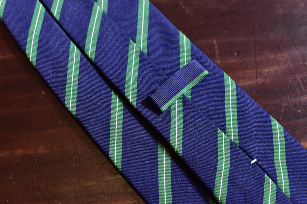 Cravate bleu marine rayures vertes