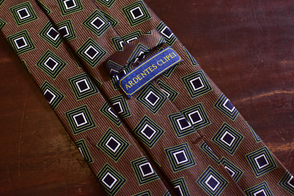 Cravate marron jacquard carré