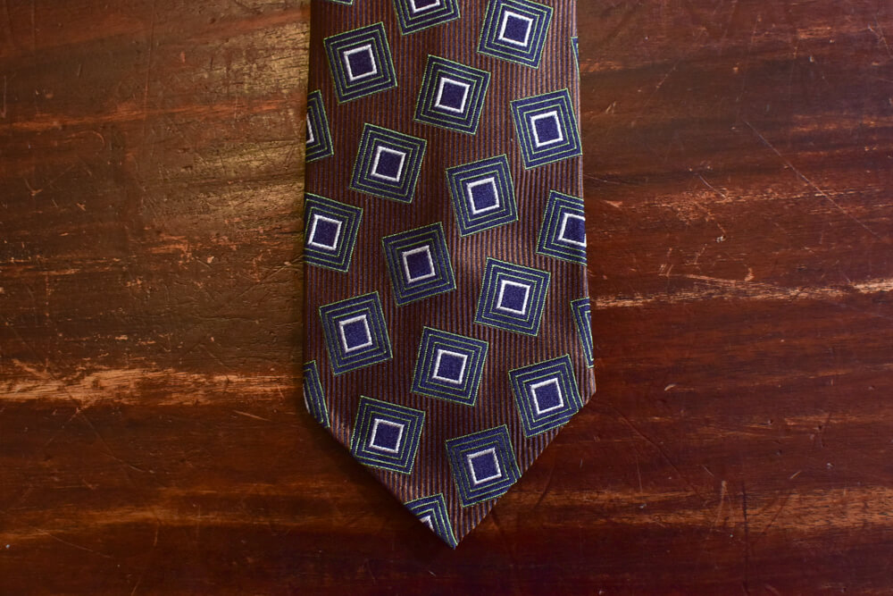 Cravate marron jacquard carré