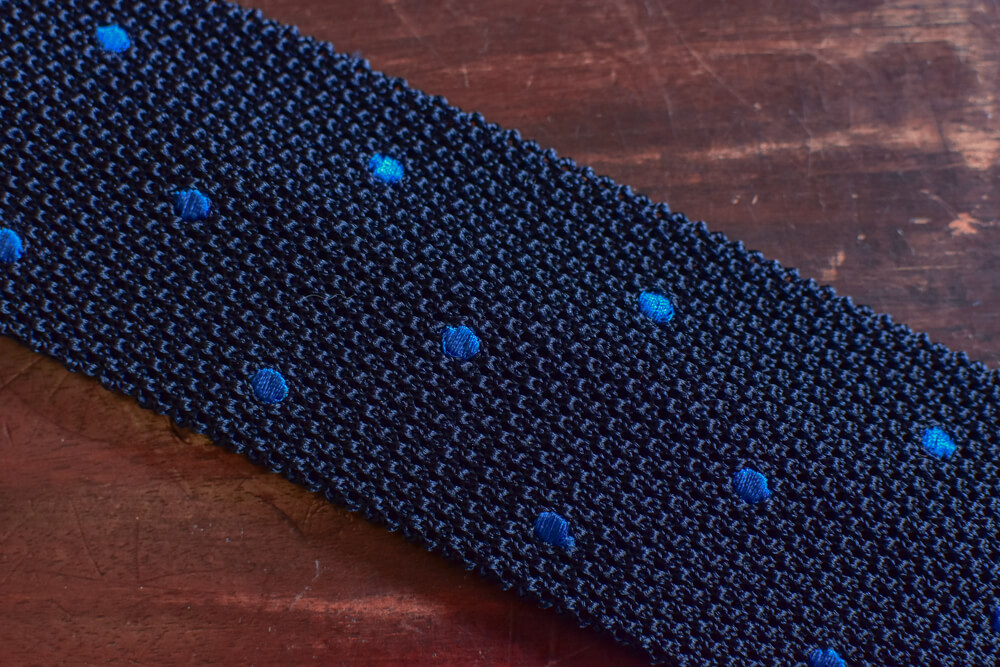 cravate tricot bleu à pois