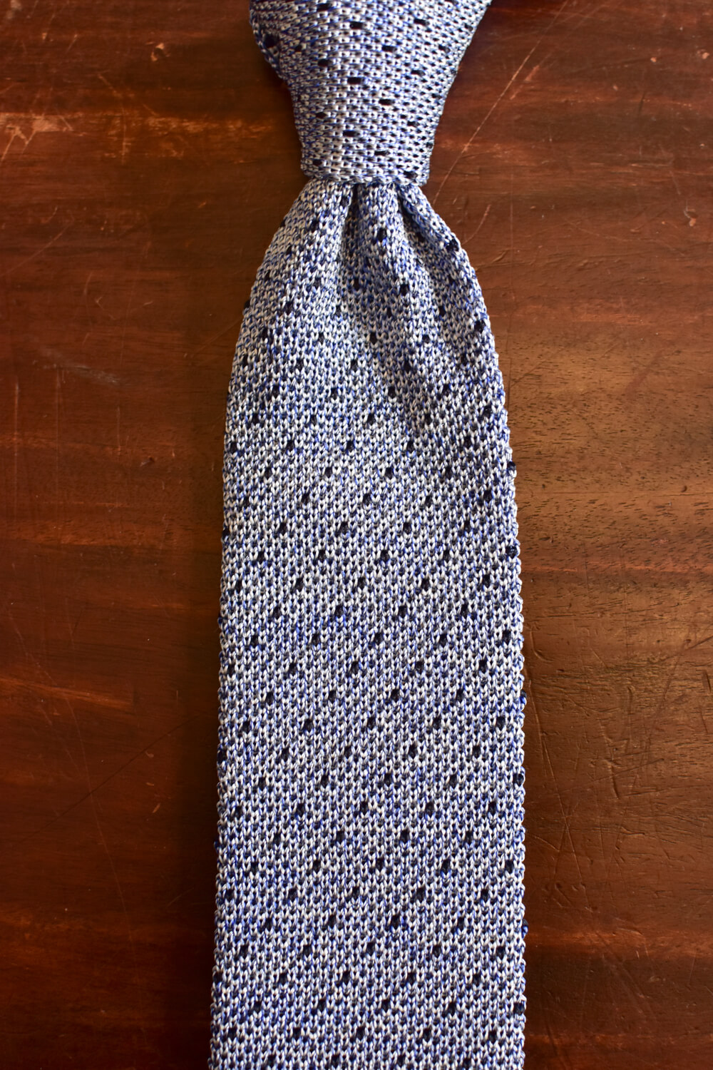 Cravate tricot bleu chine à pois