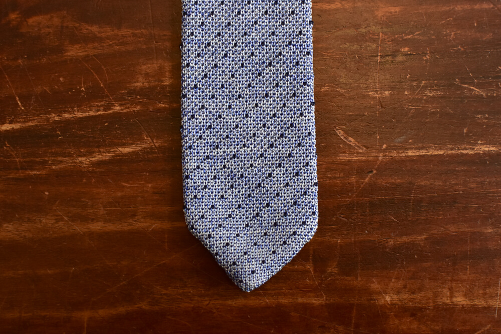 Cravate tricot bleu chine à pois