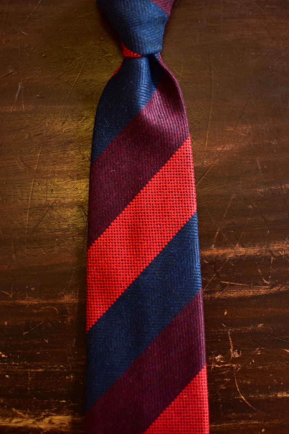 cravate club soie et laine rouge bleu