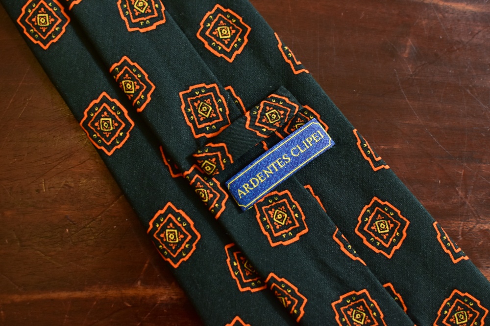cravate laine et soie vert medaillon orange